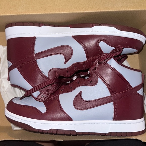 Never worn - Picture 1 of 3